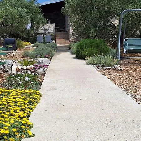 Vikendica Secluded Fisherman's Cove Druce, Pasman - 23356